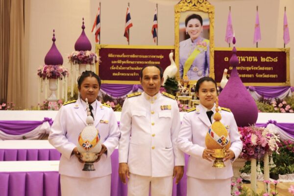 สศท.9 ร่วมพิธีถวายเครื่องราชสักการะและวางพานพุ่ม และพิธีจุดเทียนถวายพระพรชัยมงคลเนื่องในโอกาสวันเฉลิมพระชนมพรรษาสมเด็จพระนางเจ้าฯ พระบรมราชินี